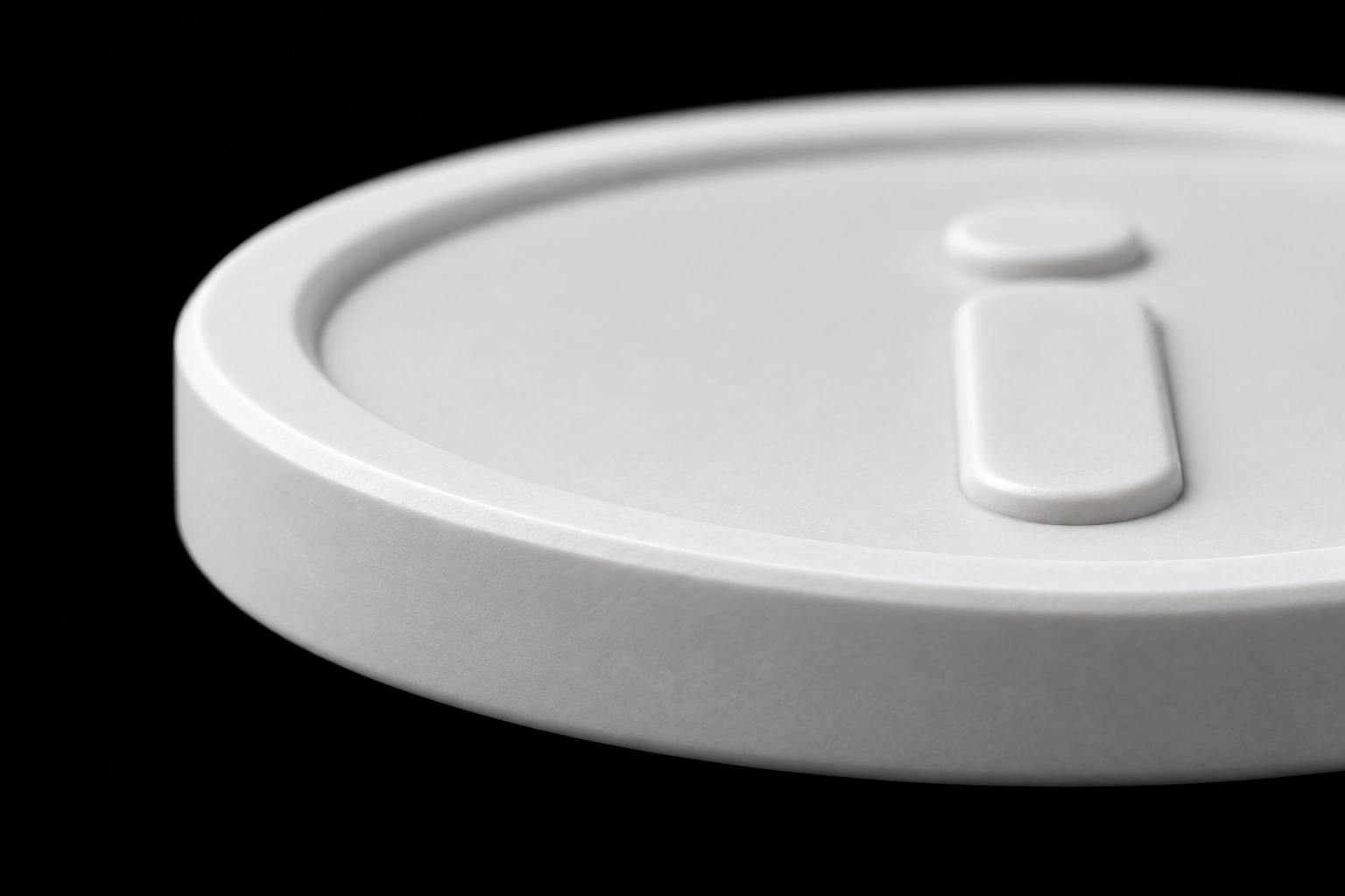 Close-up of the sculpted ceramic i and softly beveled rim